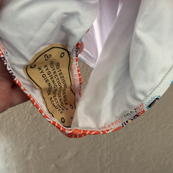 Women’s Cupshe Beautiful World Print One Piece Swimsuit, Large - Picture 3 of 6